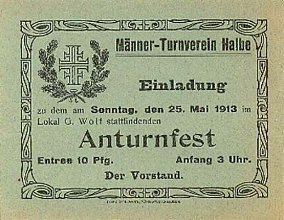 Vergilbte Einladungskarte des Männer-Turnvereins Halbe: Einladung zum Anturnfest am Sonntag, dem 25. Mai 1913 im Lokal G. Wolf, Eintritt 10 Pfennig, Anfang 3 Uhr. Links das Turnerkreuz mit den vier F im Eichenkranz.